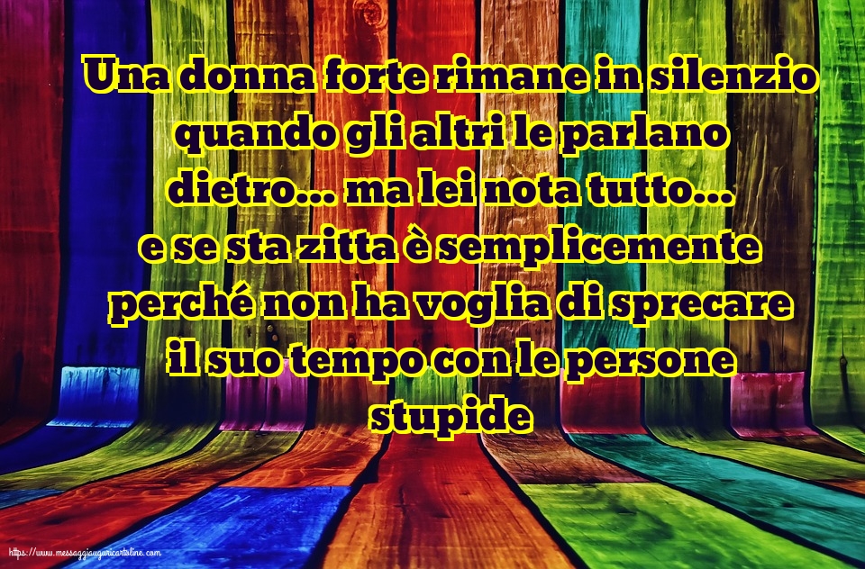 Una donna forte rimane in silenzio